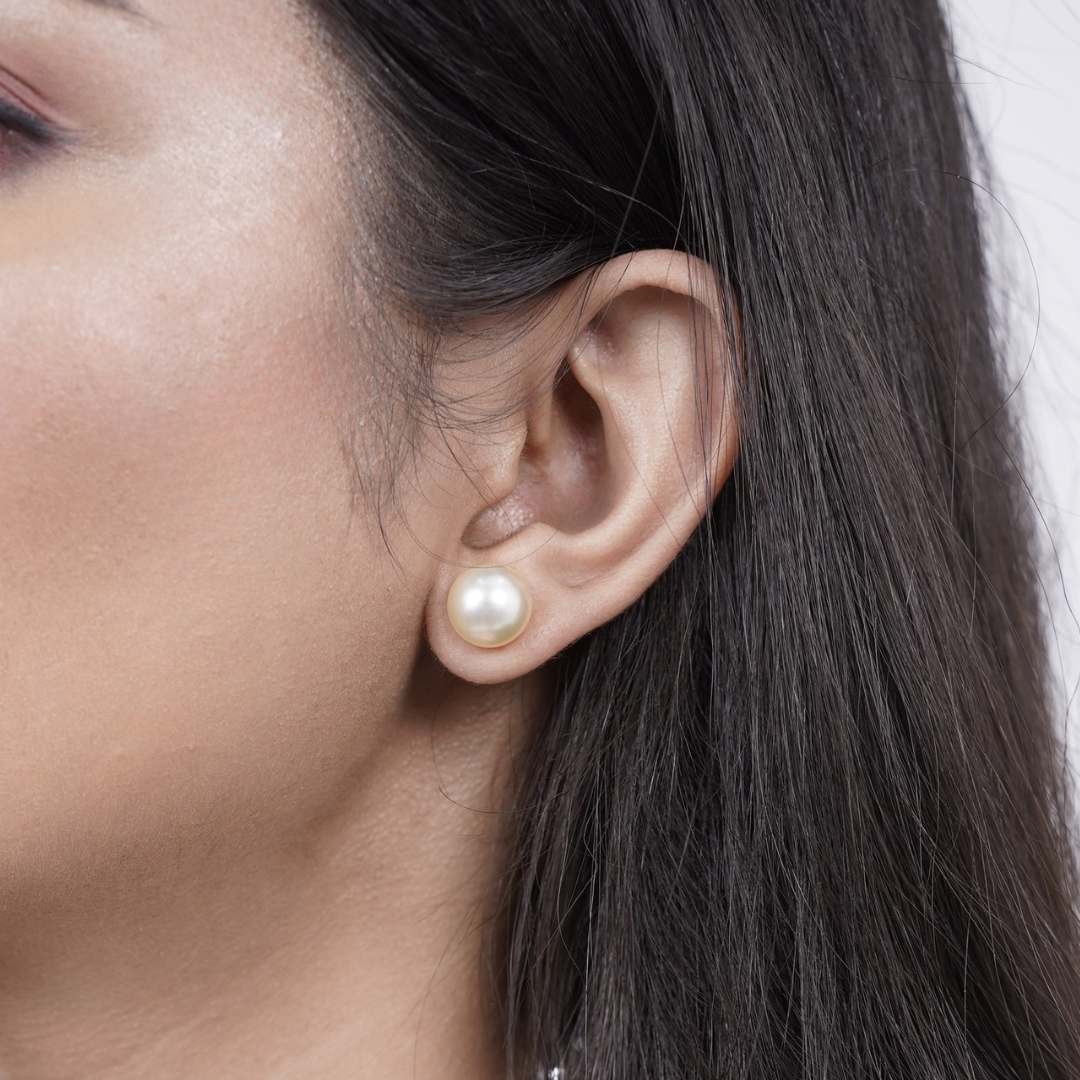BASRA SEA PEARL STUDS.